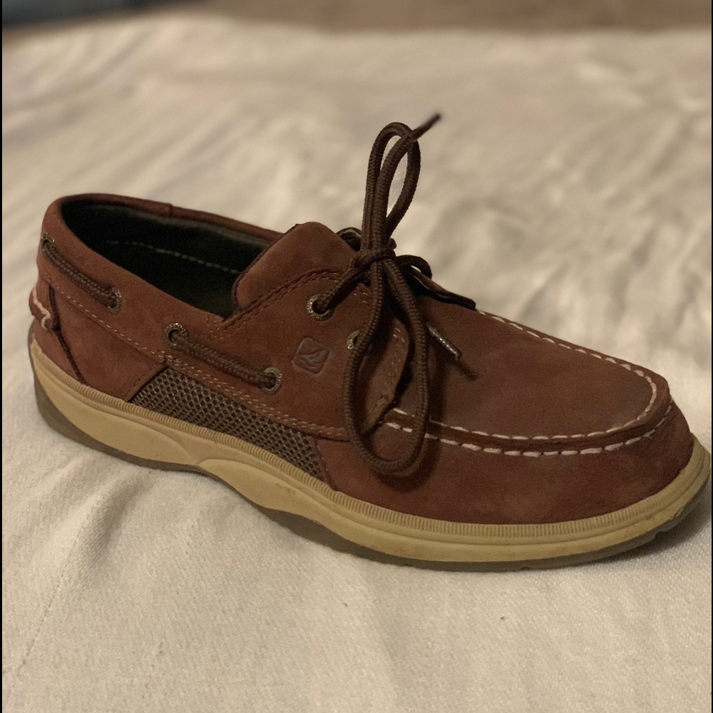 Boys brown SPERRY boat shoe  /great condition